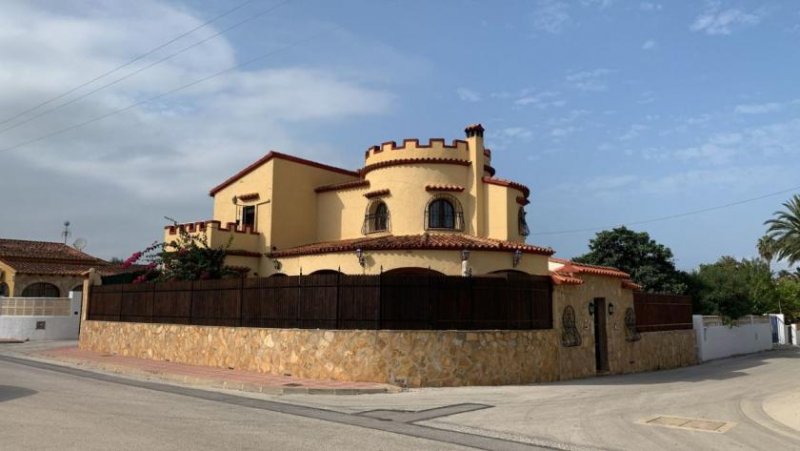 Els Poblets Meernahe, sonnige Villa mit Pool, Eckgrundstück und Dachterrasse mit Meerblick Haus kaufen