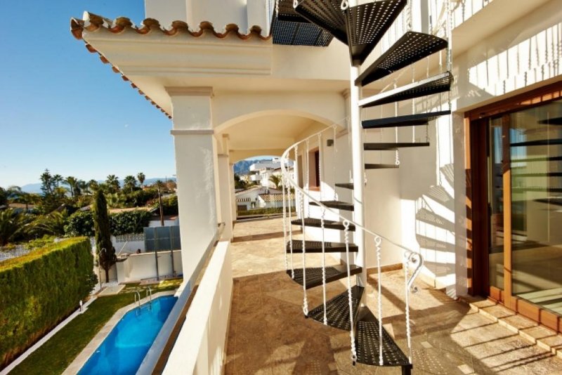 Marbella Neubau! Luxuriöse Villa in Strandlage Haus kaufen