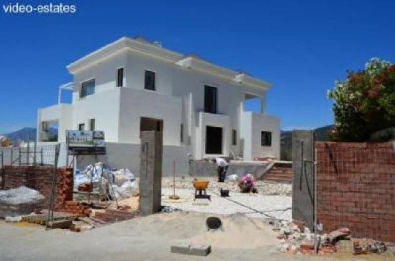 Hacienda las Chapas Neubau Villa kurz vor Fertigstellung Haus kaufen