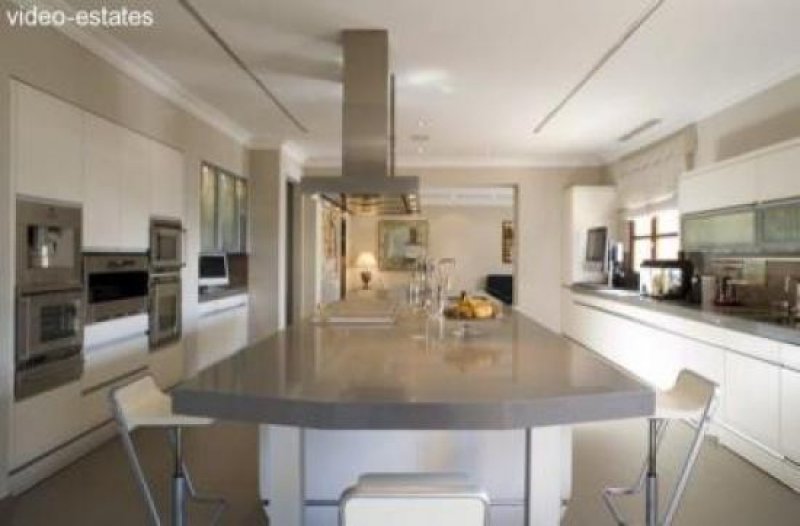 Marbella Luxusvilla jetzt 3 Mil. Euro reduziert oberhalb Marbella in Sierra Blanca Haus kaufen