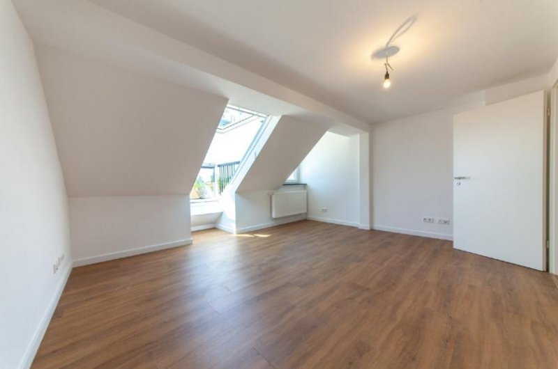 Aschaffenburg DIETZ: Provisionsfreie, sanierte 3-Zimmer-Wohnung mit Einbauküche, optionale Garage - Wärmepumpe! Wohnung kaufen