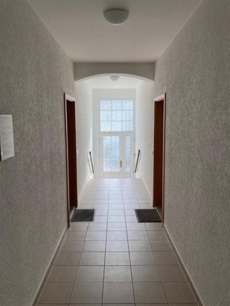 Roßwein Günstige 4-Zimmerwohnung mit Balkon, Dusche und Laminat in ruhiger Lage! Wohnung mieten