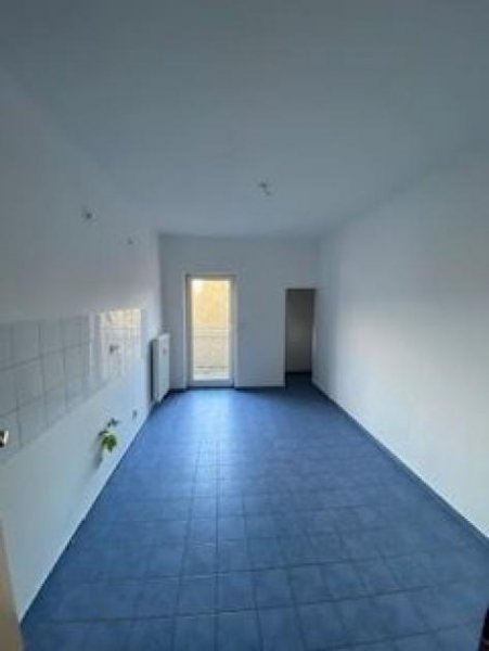 Chemnitz Großzügige DG 2-Zimmer mit Laminat, Balkon und Wannenbad in guter Lage Wohnung mieten
