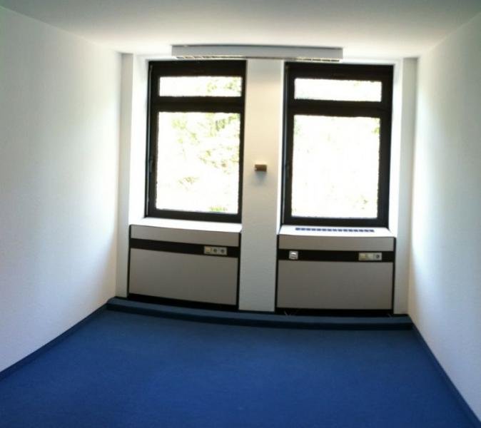 Erkrath 19m² mit Tresorraum ( Büro mit Banksafe der Fa. Pohlschröder ) in Erkrath Unterfeldhaus Gewerbe mieten
