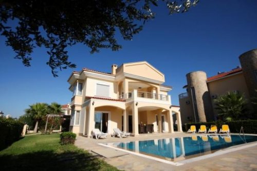 Antalya Immobilien Freistehende Villa mit Privatpool und Garten zu vermieten Haus 