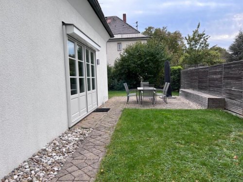 München Immobilienportal Wunderschönes Familienhaus mit 5 Zimmer, Garten und Garage beim Schlosspark Haus 