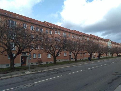 Chemnitz Immobilien TOP - Vermietete 2-Zimmer mit Balkon, Laminat und Einbauküche! Wohnung kaufen