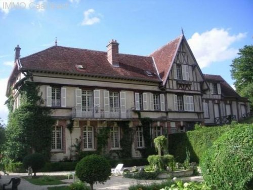 Troyes Immobilien Schlossähnliche, traumhaft schöne Villa direkt an der Seine, umgeben von einer liebevoll und sehr gepflegter Parkanlage Haus