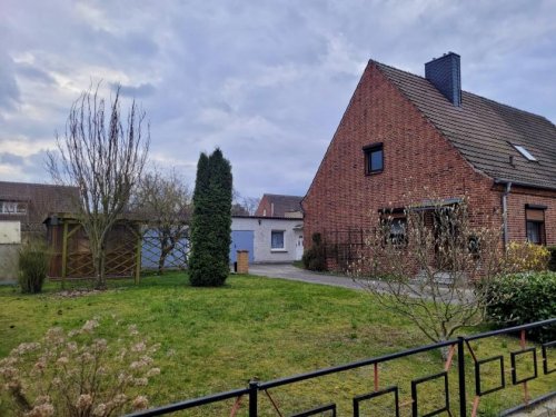 Mirow Günstiges Haus Doppelhaushälfte mit Gästewohnung und Garage in Mirow Haus kaufen