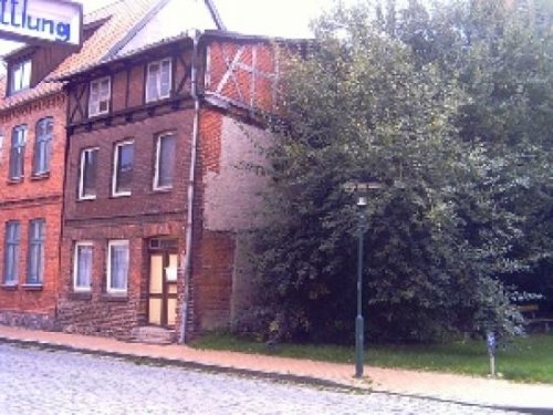 Crivitz Immobilien Sanierungsbedürftiges Stadthaus in Crivitz zu verkaufen. Haus kaufen