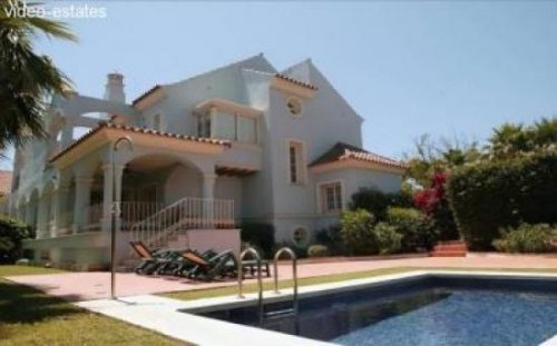 Marbella Immobilien Doppelhaus 50 Meter vom Strand Haus kaufen