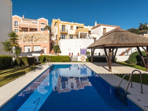 Marbella Immobilien Exklusive Townhouses in ruhiger Golflage mit Blick auf das Meer und die Berge Haus kaufen