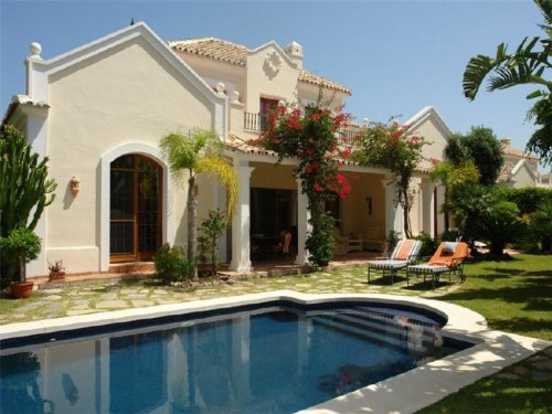 Marbella Inserate von Häusern Sehr gepflegte Villa mit herrlichem Garten in beliebter Golfurbanisation Haus kaufen