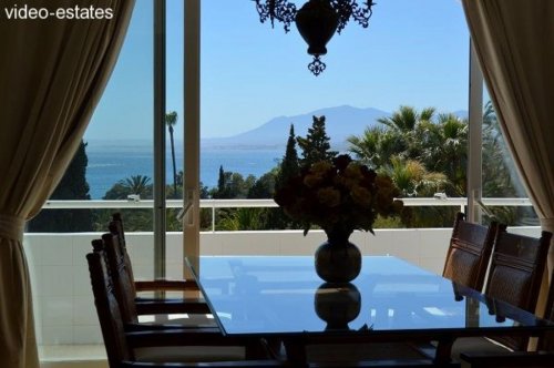Marbella Immobilien Penthouse mit Pool und Meerblick und in Strandnähe gelegen Wohnung kaufen