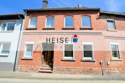 Höxter Immobilie kostenlos inserieren Reihenmittelhaus mit kleinem Innenhof in Lüchtringen - Dorflage 75 m zur Weser Haus kaufen