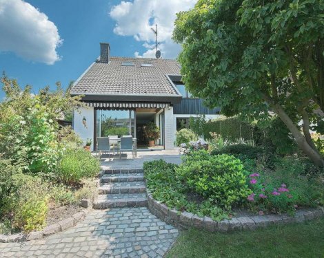 Ratingen 2-Familienhaus Traumhaftes, freistehendes Zweifamilienhaus mit unverbautem Weitblick Haus kaufen