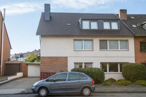 Mönchengladbach + Vielseitige Immobilie: Perfekt für Mehr - Generationen - Wohnen oder als rentable Kapitalanlage + Haus kaufen