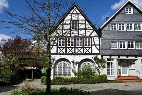 Wülfrath Immobilien Tradition trifft Moderne: Architektenhaus mit Fachwerk und moderner Haustechnik mitten im Zentrum von Wülfrath Haus kaufen