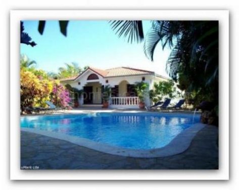 Sosúa/Dominikanische Republik Immobilienportal Sosúa: Schöne, zentral gelegene Villa mit Gästehaus und geräumiger Terrasse mit Blick zum Pool. Haus kaufen