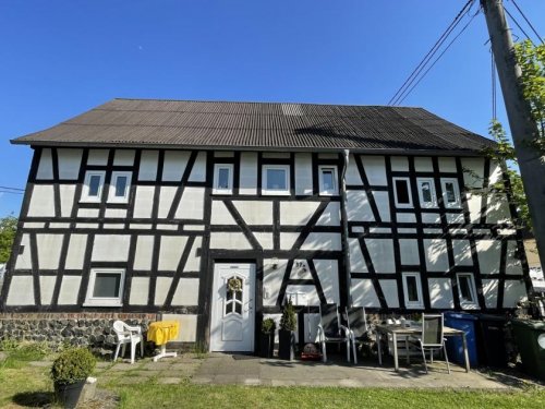 Asbach (Landkreis Neuwied) ASBACH -Zentrum-, 2-3 Parteienhaus mit 150 m² Wfl. (DG ausbaufähig) + weiterer Nutzflächen im EG/UG Haus kaufen