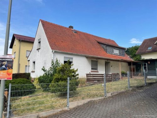 Büdingen Häuser Gemütliches Einfamilienhaus mit vielen Zimmern und kleinem Garten direkt in Büdingen zu verkaufen Haus kaufen