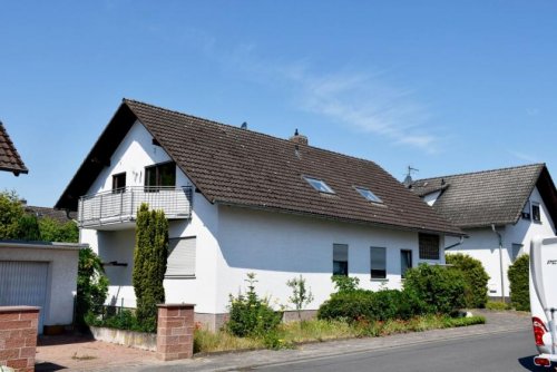 Babenhausen Häuser Großzügiges Zweifamilienhaus in Massivbauweise in angenehmer Wohnlage von Babenhausen-Hergershausen Haus kaufen