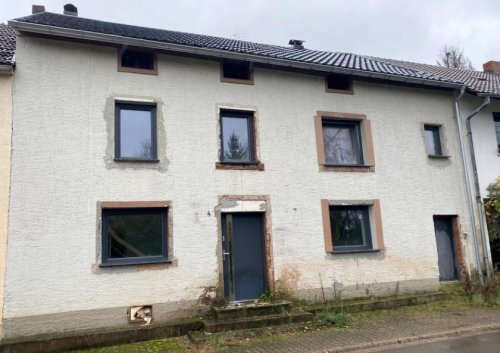 Losheim am See Suche Immobilie Handwerker aufgepasst!!! - Wohnhaus mit 2 SZ in Losheim am See - Hausbach zu verkaufen! Haus kaufen