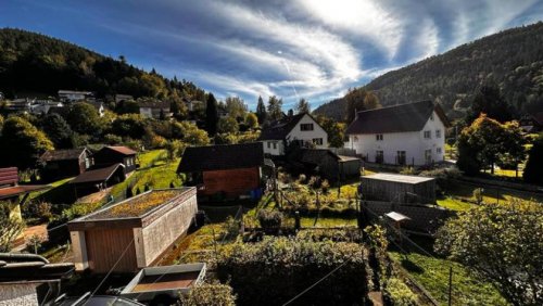 Bad Wildbad Günstiges Haus Ein schönes Haus (DHH) mit Garten in ruhiger Lage in Calmbach Haus kaufen