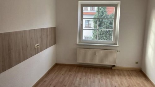 Roßwein Wohnungsanzeigen Gemütliche 2-Zimmer mit Laminat und Wannenbad in ruhiger Lage! Wohnung mieten