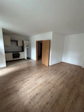 Chemnitz Wohnungen Kompakte 3-Zimmer mit Laminat, Einbauküche, Balkon und Eckwanne in guter Lage Wohnung mieten