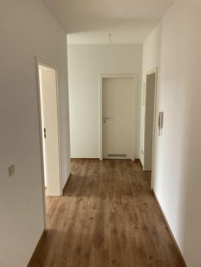 Chemnitz Immobilienportal Gemütliche 3-Zimmer mit Laminat, EBK, Balkon und Wannenbad! Wohnung mieten