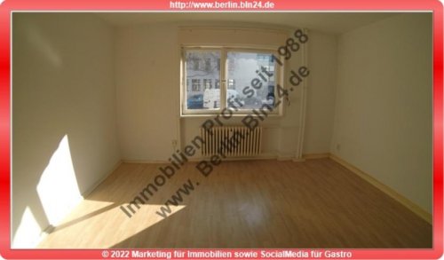 Berlin Immobilien 2 Zimmer Wannenbad und Fenster - teilsaniert -- Mietwohnung Wohnung mieten
