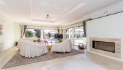 Albufeira Virtueller Rundgang | Video
 
Diese luxuriöse Villa mit Pool, Sauna, Garage/Keller mit Abstellraum, elektrischen Toren und 