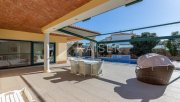 Albufeira Virtueller Rundgang | Video
 
Diese luxuriöse Villa mit Pool, Sauna, Garage/Keller mit Abstellraum, elektrischen Toren und 