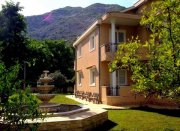 Kotor A house in RisanHouse for sale in Risan, at only 100 meters from the sea. The house has a total area of 300 m2, and it is on a