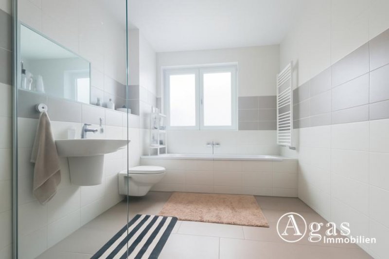 Berlin Schöner Wohnen in Lichterfelde: Reihenmittelhaus zu vermieten - 5 Zimmer auf 3 Etagen mit Garten! Haus