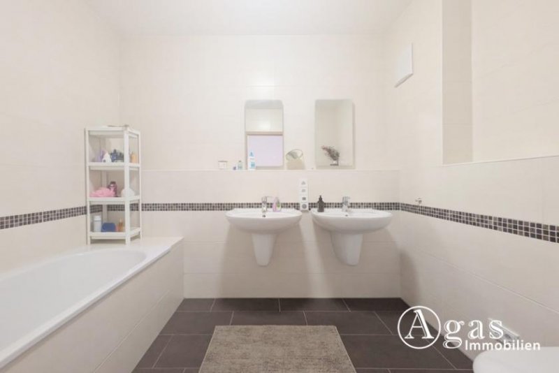 Berlin Schöner Wohnen in Lichterfelde: Reihenmittelhaus zu vermieten - 5 Zimmer auf 3 Etagen mit Garten! Haus