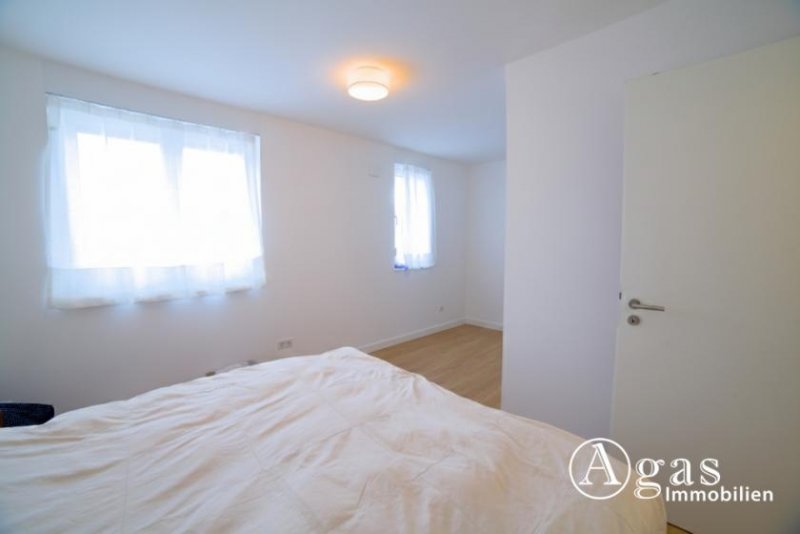 Ahrensfelde Repräsentatives Wohnen an der Stadtgrenze: Hochwertige DHH mit Privatgrundstück in gehobener Siedlungslage Haus 