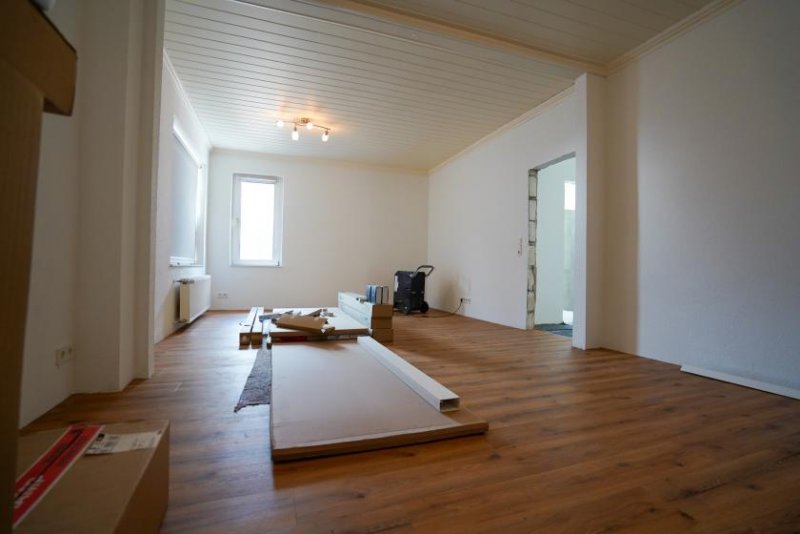 Bunde Vielseitige Gewerbeimmobilie in zentraler Lage von Bunde – ideal als Büro, Praxis oder Kanzlei! Haus