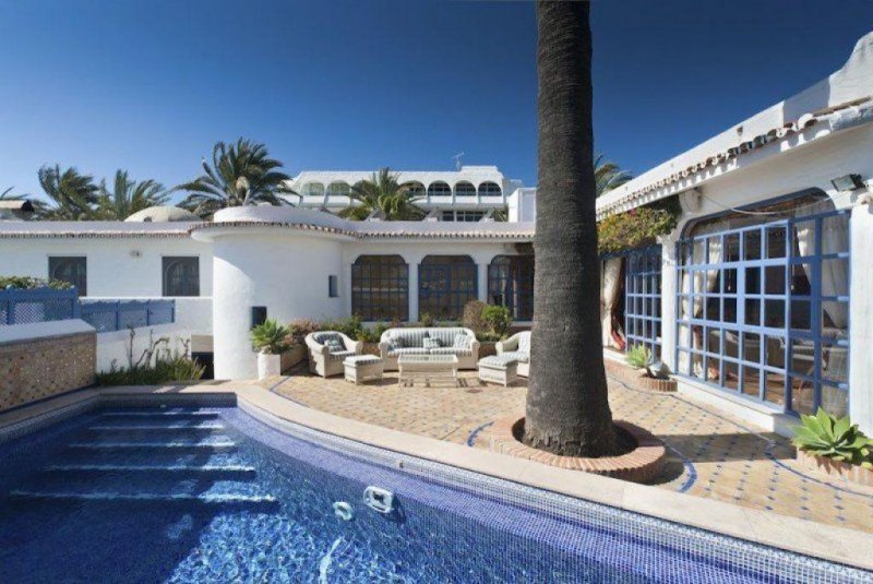 Golden Mile Marbella Luxusvilla erste Strandlage vermietung oder verkauf El Oasis Club Haus