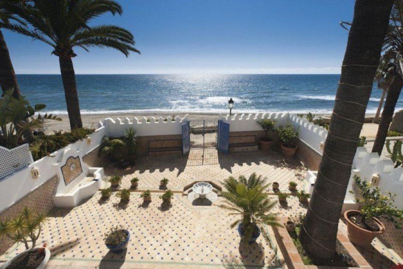Golden Mile Marbella Luxusvilla erste Strandlage vermietung oder verkauf El Oasis Club Haus