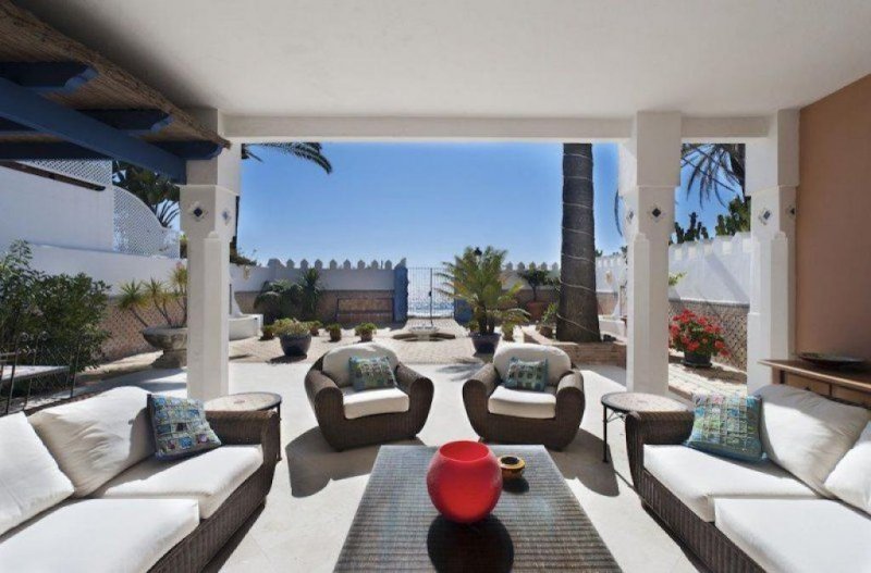Golden Mile Marbella Luxusvilla erste Strandlage vermietung oder verkauf El Oasis Club Haus 