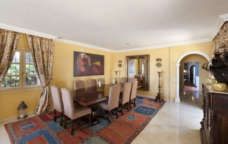 Golden Mile Marbella Luxusvilla erste Strandlage vermietung oder verkauf El Oasis Club Haus