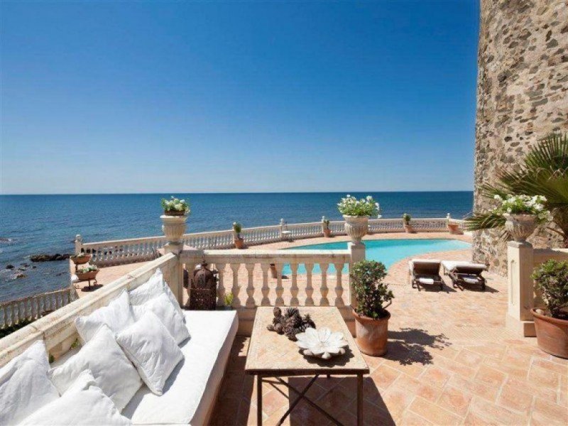 Heimbuch Atemberaubende Villa am Strand mit direktem Meerblick Haus 