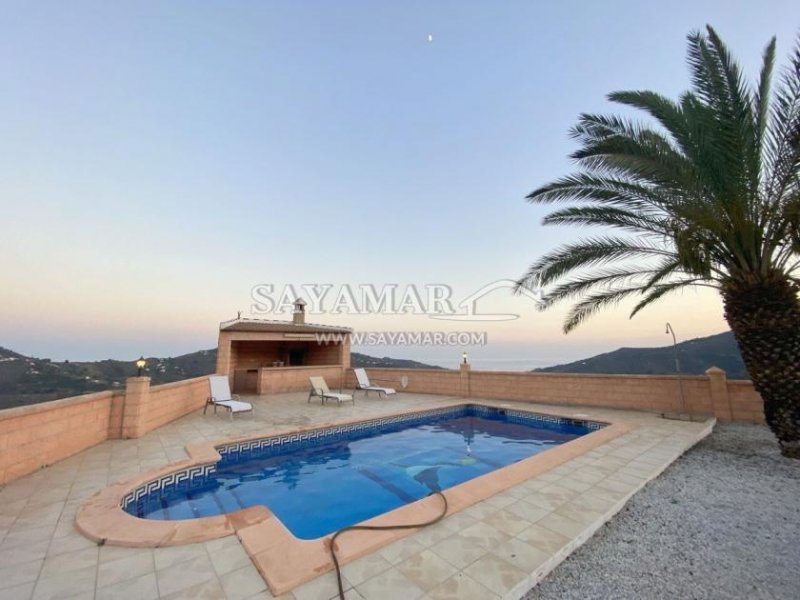 Sayalonga Landhaus mit Pool und wunderschöenen Meerblick Haus