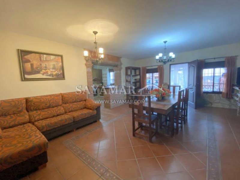 Sayalonga Landhaus mit Pool und wunderschöenen Meerblick Haus