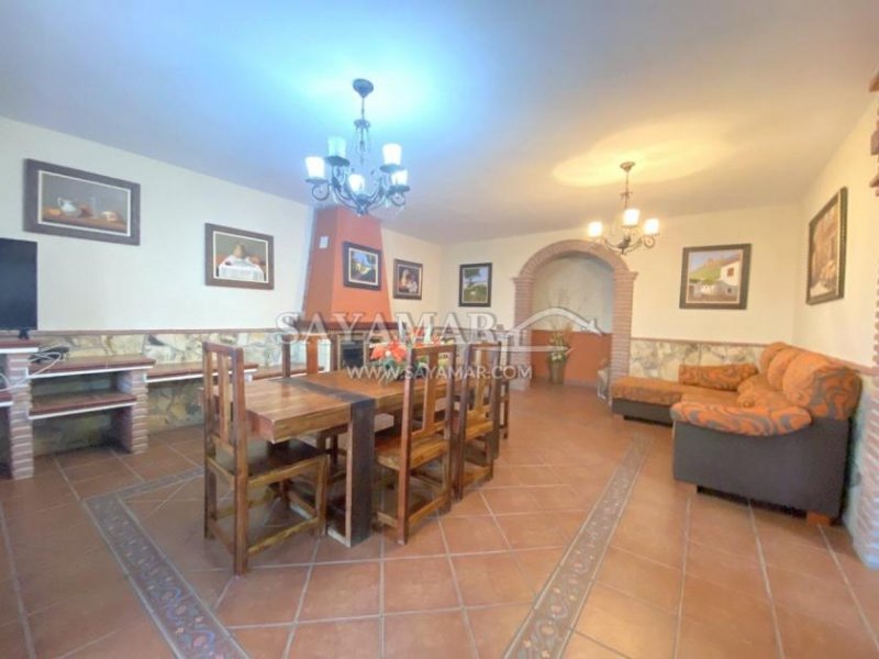 Sayalonga Landhaus mit Pool und wunderschöenen Meerblick Haus