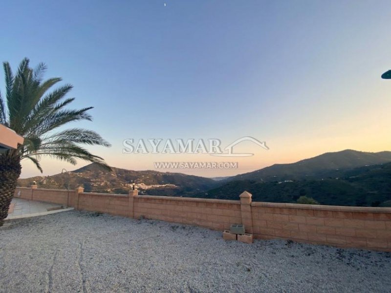Sayalonga Landhaus mit Pool und wunderschöenen Meerblick Haus