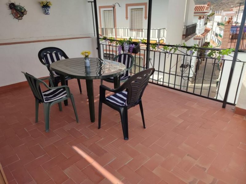 Sayalonga Renoviertes Stadthaus in guter Lage Haus