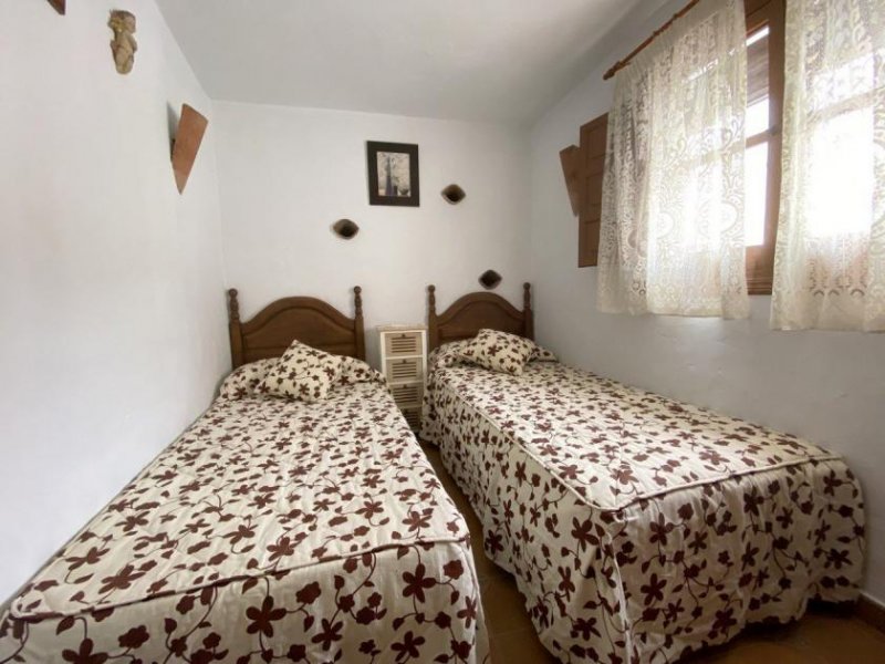 Sayalonga Stadthaus in ruhiger Lage Haus 